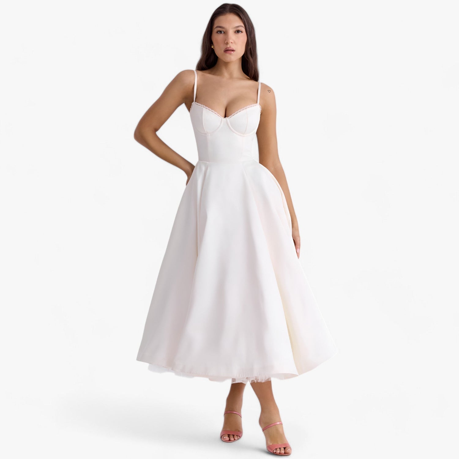 Long Gala Dress with an Elegant Wide-Cut Design